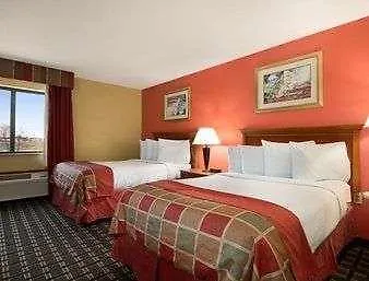 Baymont By Wyndham Il Hotel