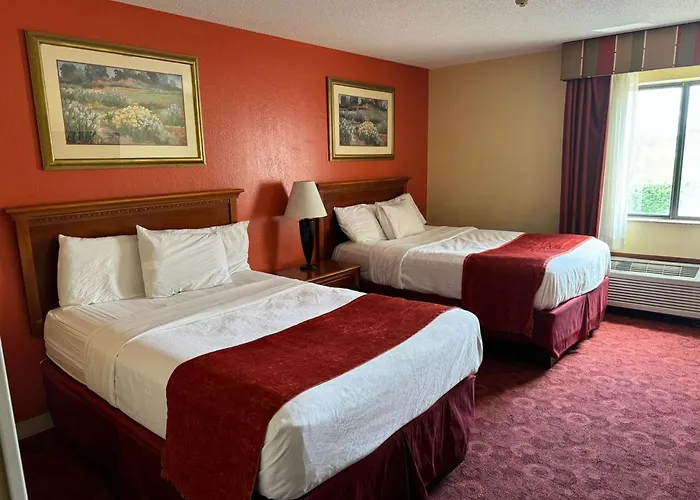 Baymont By Wyndham Il Hotel
